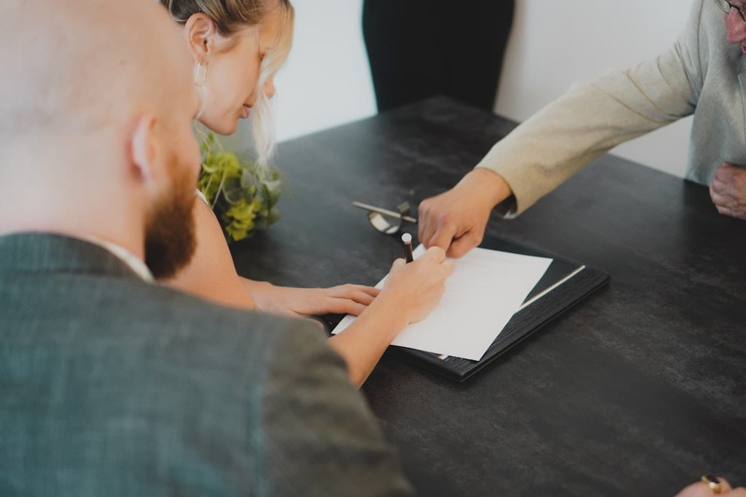 Procedure manuals and business contracts service